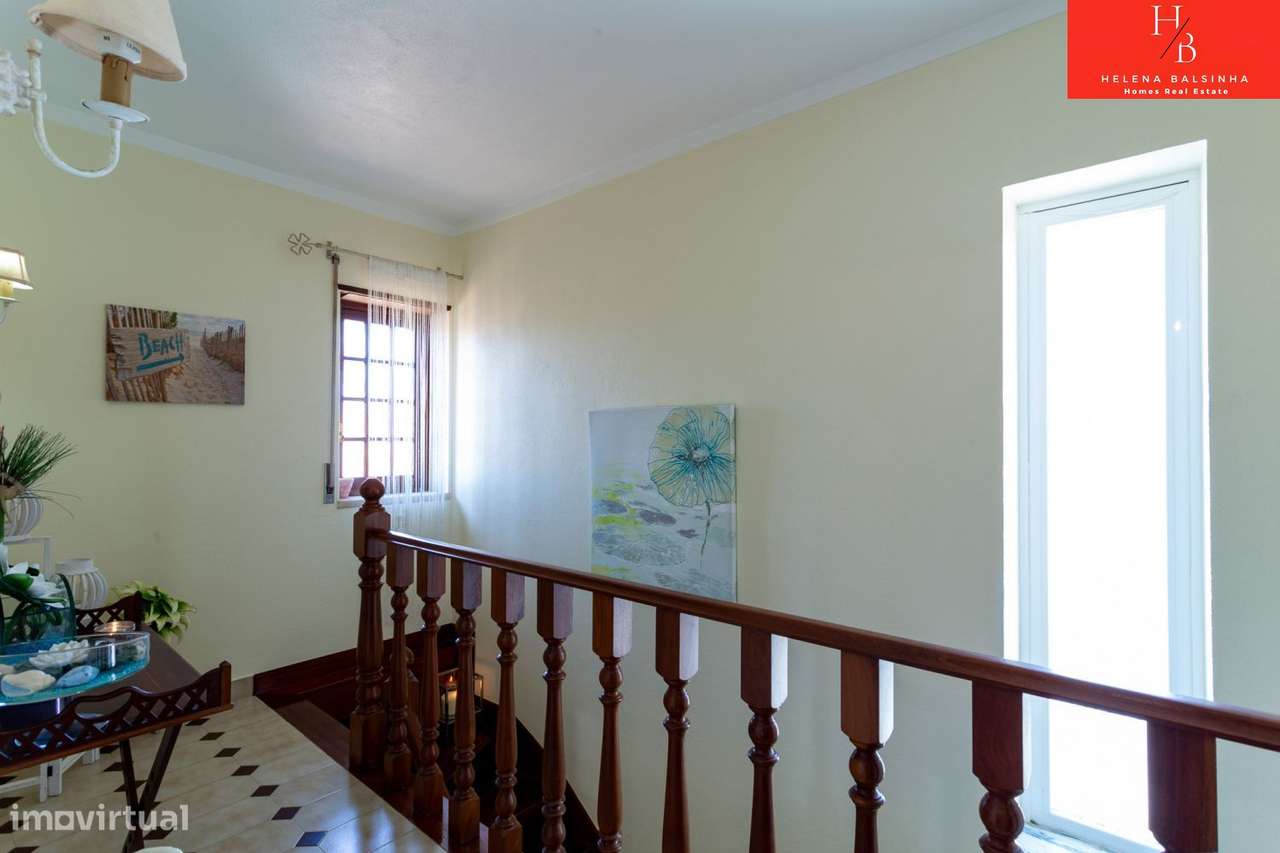 Bonita moradia V6, situada nos Casais de São Lourenço, junto à pra-33