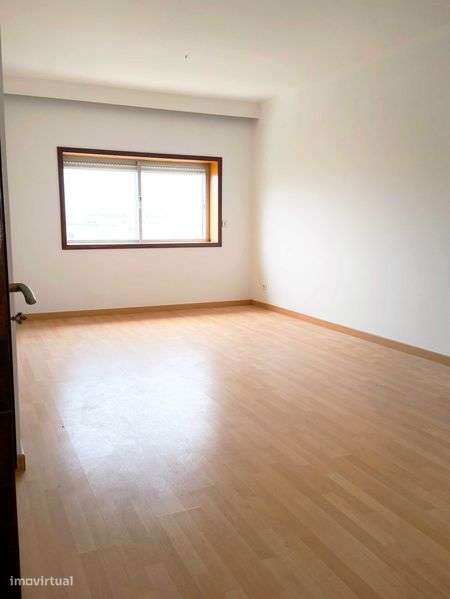 Amplo Apartamento T3 ao Padrão da Légua - Renovado - Grande imagem: 4/12