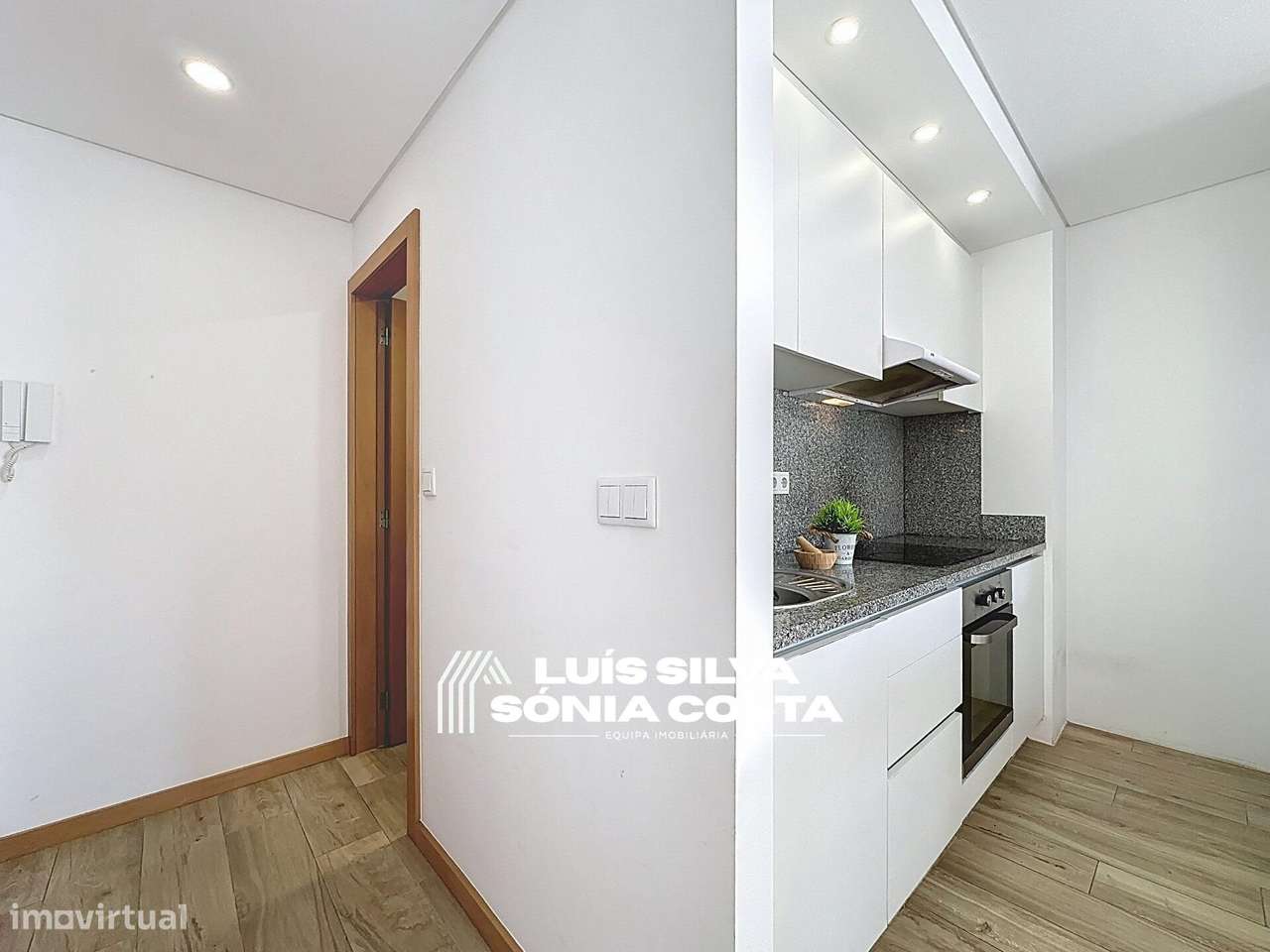 Loja transformada em Apartamento T1+1 Remodelado c/ 2 Varandas c/... - Grande imagem: 4/31