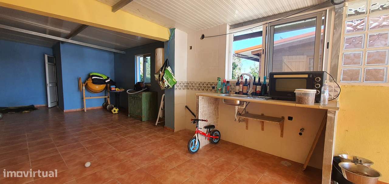 Lindíssima Moradia em Madeira inserida num terreno de 540m2 garagem-30