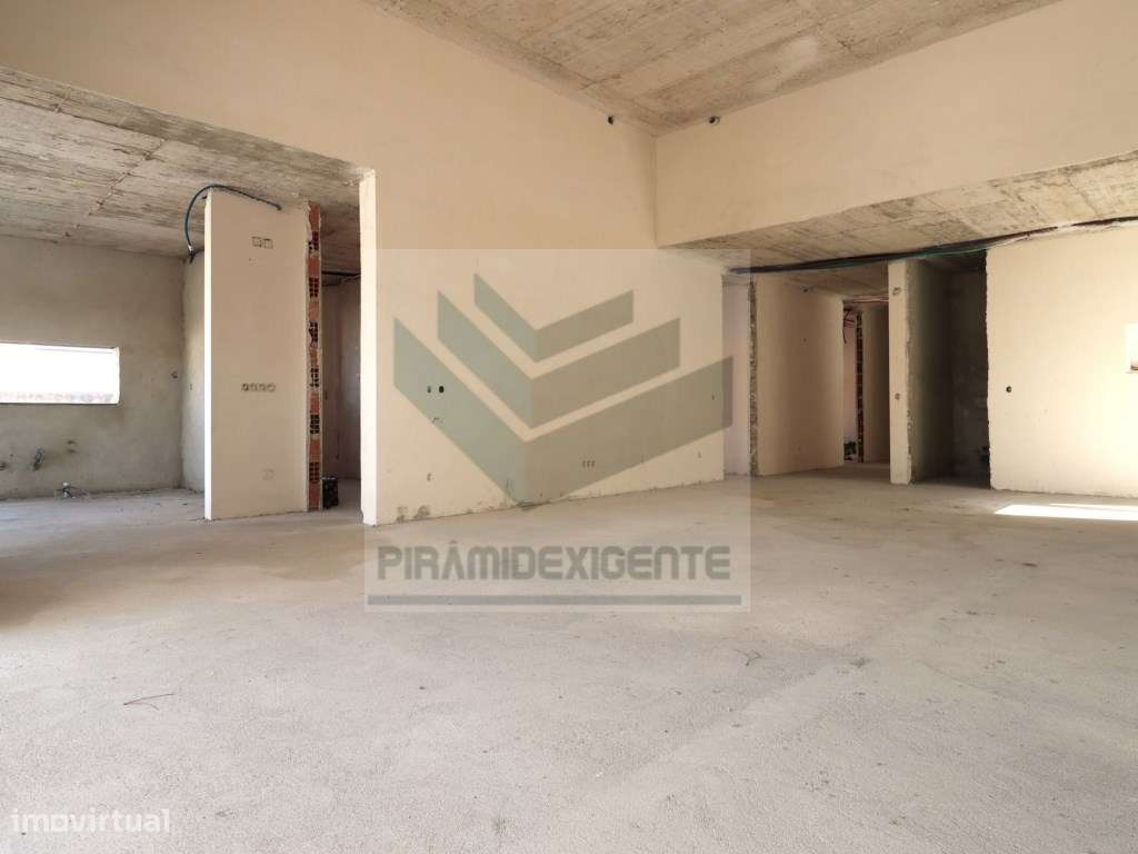 Azeitão Sofisticada Moradia Isolada 5 Suítes Piscina Garagem - Grande imagem: 4/24