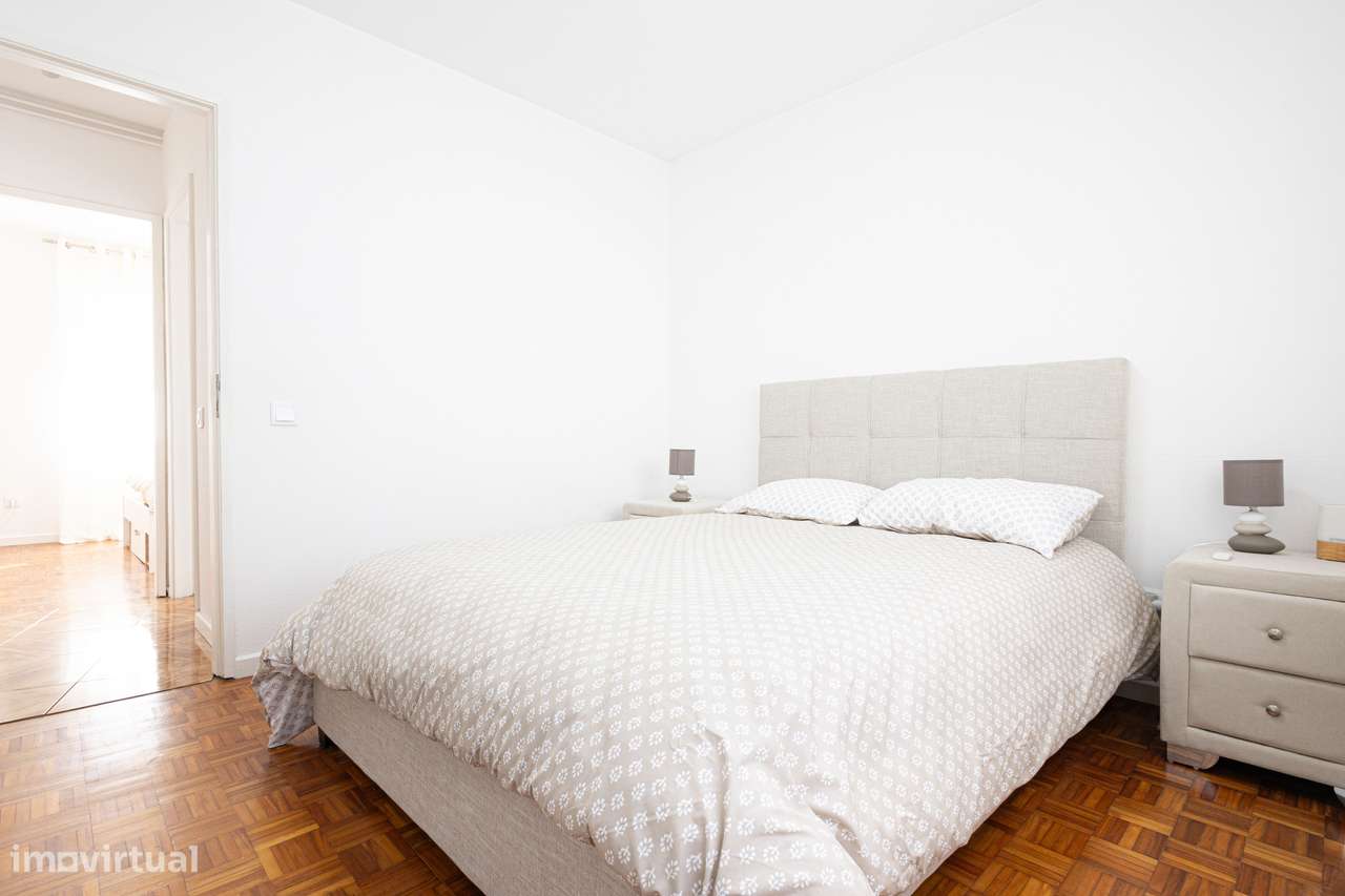 T2 com varanda, garagem e localização central-6