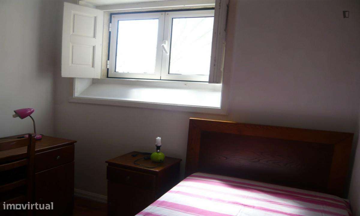 Quarto - localizado em Montes Claros Coimbra - Grande imagem: 3/16