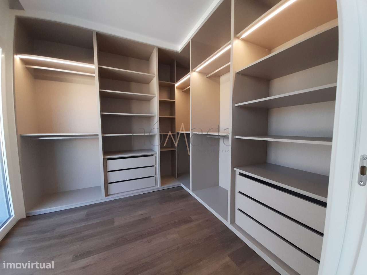 Fantástica moradia localizada no bairro de Valadares, Seixal-23