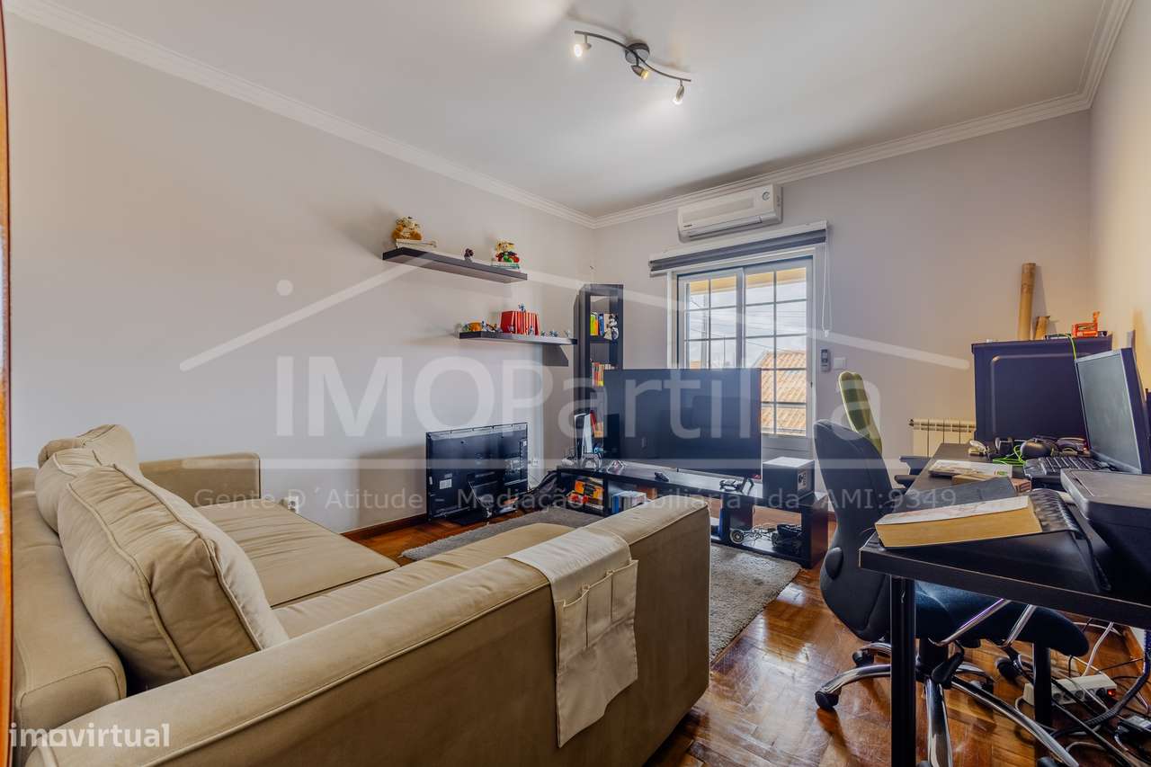 Moradia T5 Isolada com Potencial | 197 m² | São Domingos Rana-14