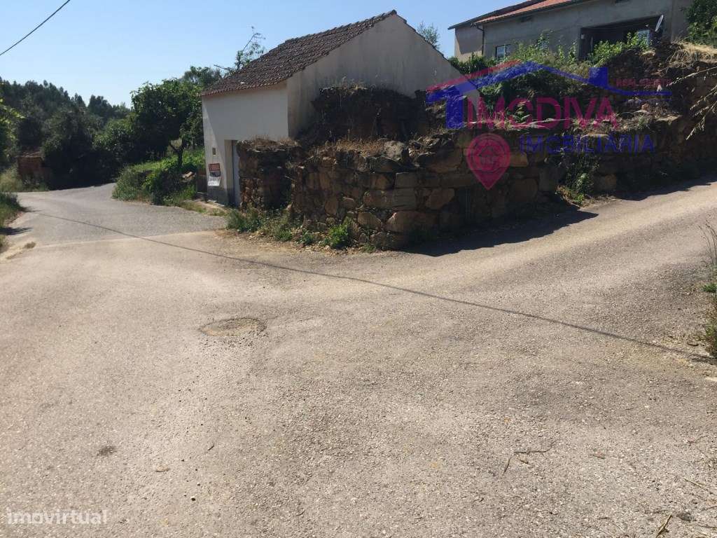 Casa de pedra para restaurar - Grande imagem: 5/7