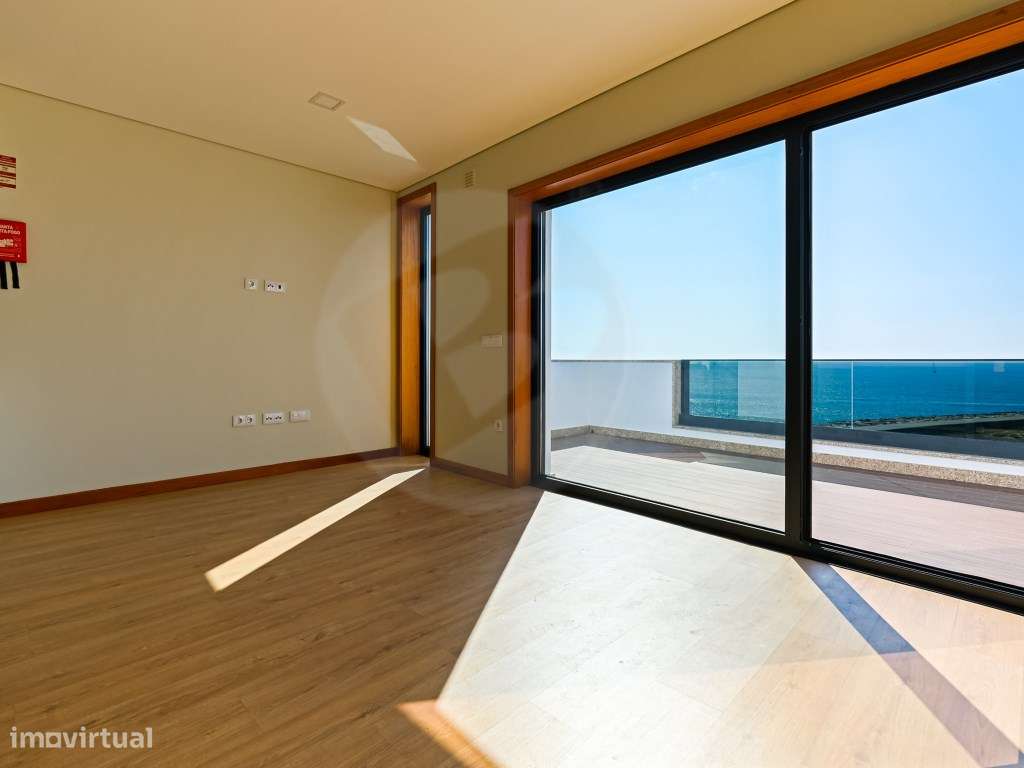 T2 NOVO no Último Piso em 1ª Linha de Mar c/ Terraço em Vila do Conde-3