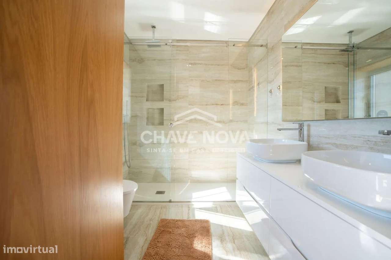 Moradia Geminada V3 Como Nova c/ Garagem Box em Canidelo-22