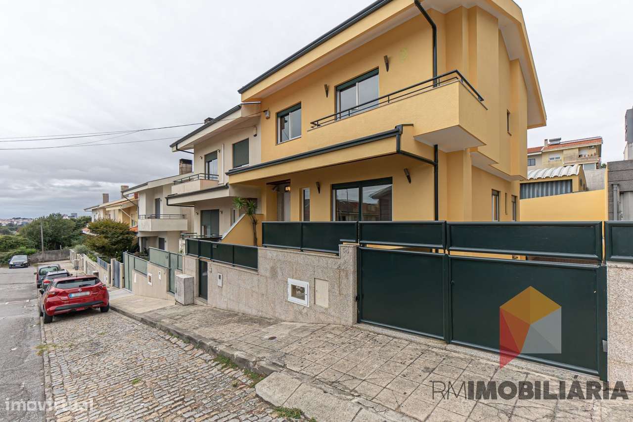 Moradia T4 em Fânzeres-54