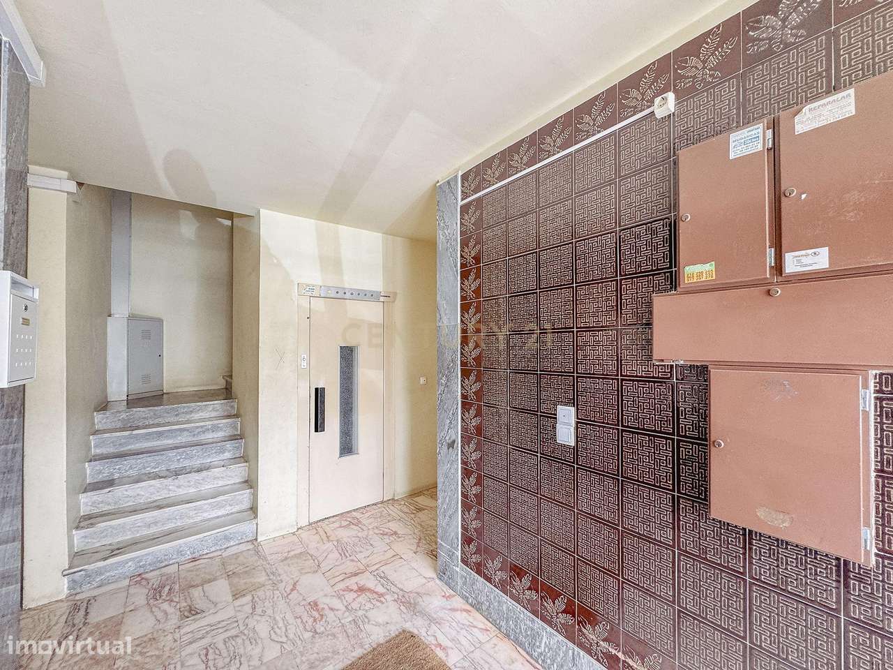 Apartamento T2 Remodelado na Torre da Marinha-33