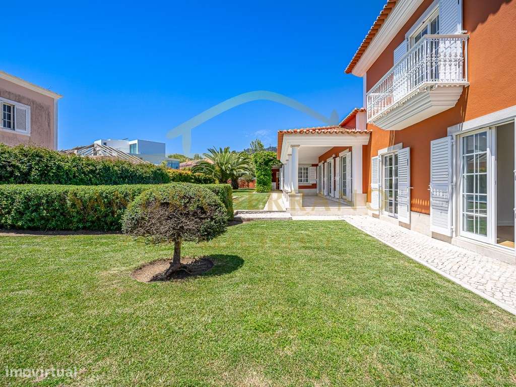 Moradia de traça tradicional com 7 assoalhadas-14