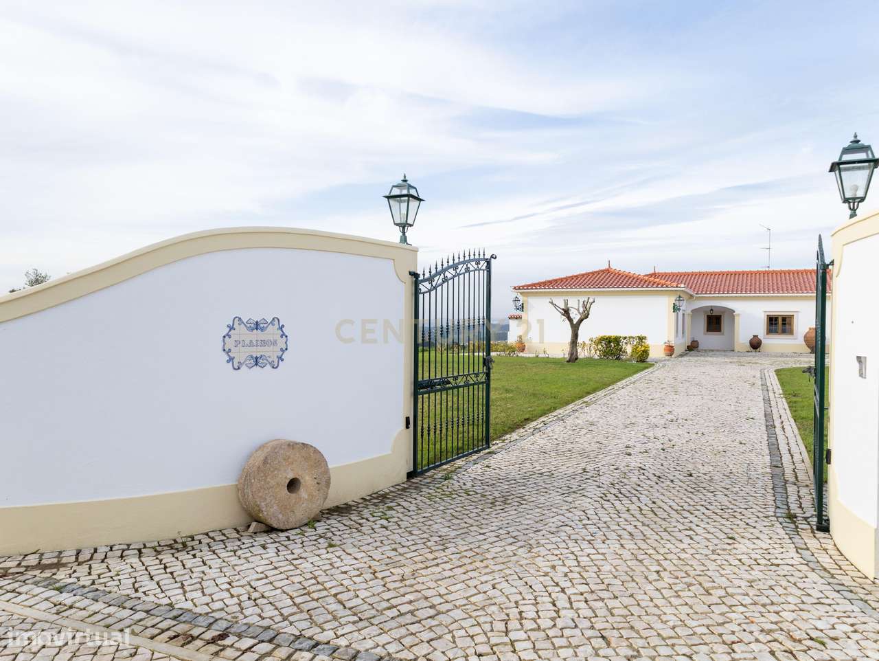 Moradia Térrea com Piscina e Anexo Independente para Arrendamento - Grande imagem: 4/56