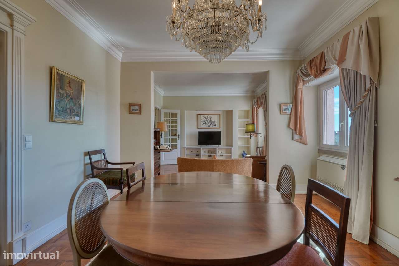 Apartamento T4 com varanda na Av. João XXI, Lisboa-24