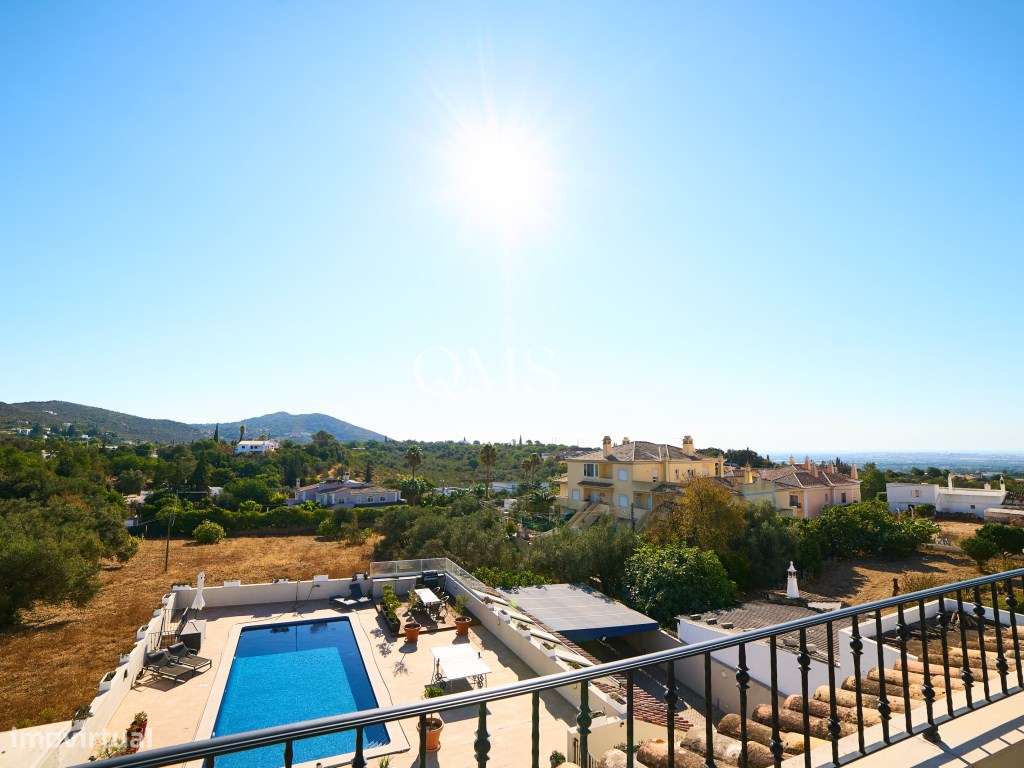 Duplex contemporâneo de três níveis em Santa Bárbara de Nexe, Algarve-28