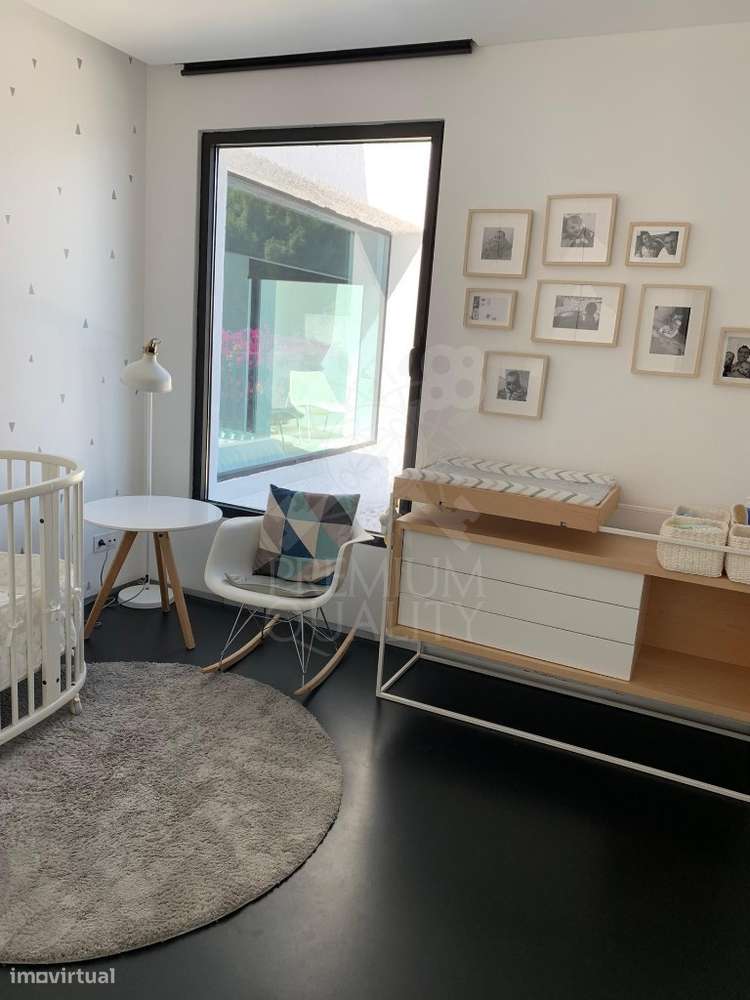 Apartamento T3 totalmente remodelado com terraço e vista mar em Sesimb-24