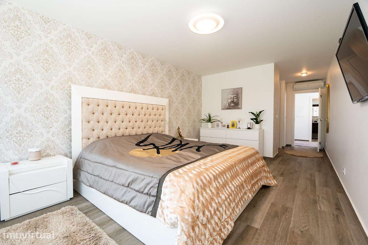 ** Moderna Moradia T4 c/ piscina e rooftop no condomínio privado "Vill-37