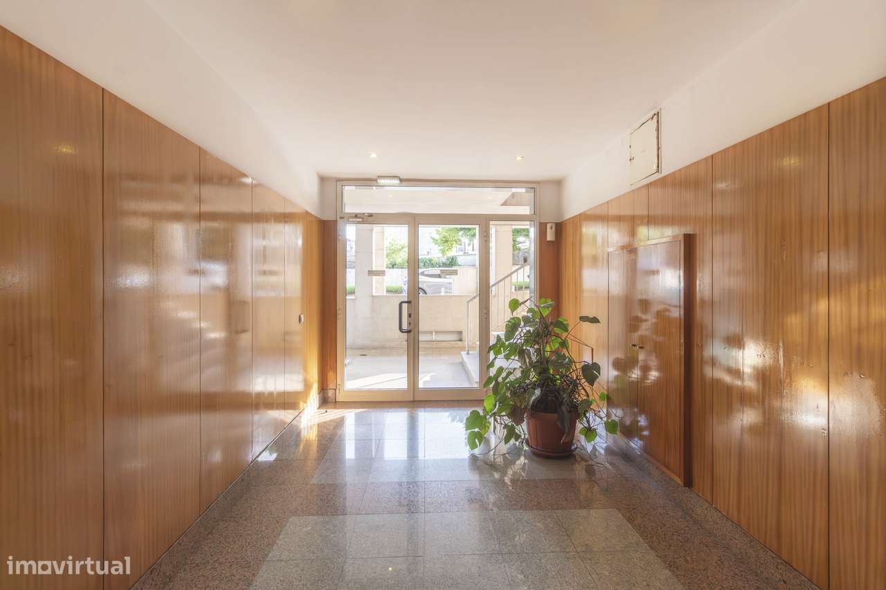 Apartamento T3, excelentes áreas 240m2 + garagem 31m2 + arrumos 4m2-54