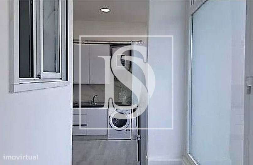 Loja remodelada e transformada em apartamento no Laranjeiro-7