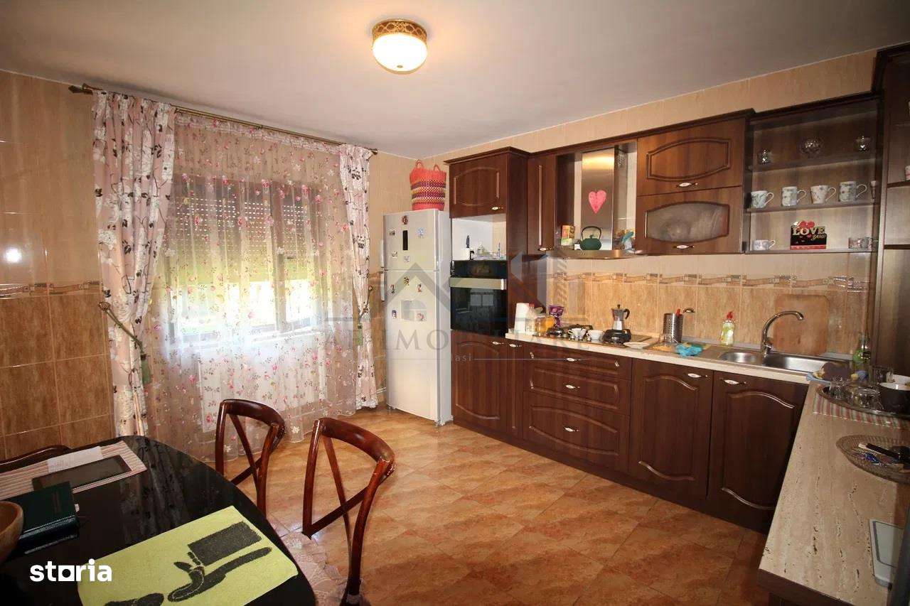 Valea Adanca la 300m de sos Nicolina Vila P+E+M 180mp Teren 650mp - Imagine principală: 5/12