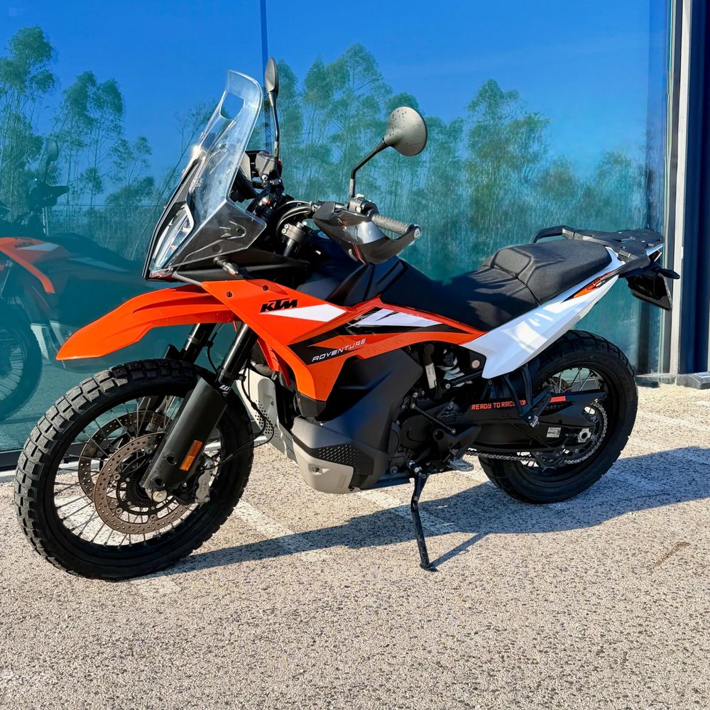 KTM 890