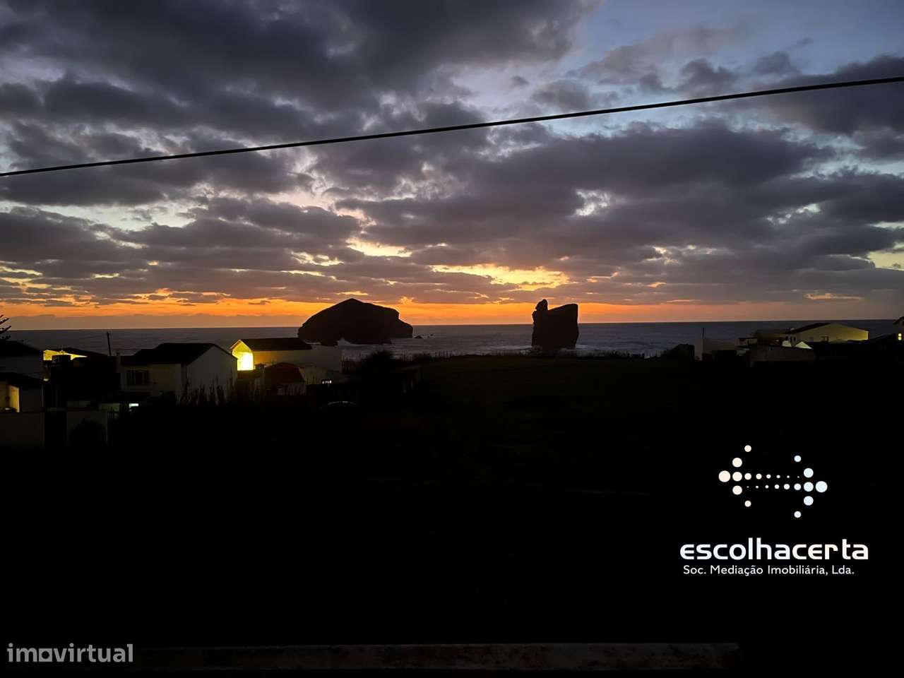 Villa de luxo com piscina coberta e vista para o mar-53