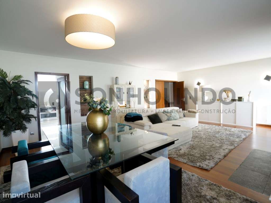 Moradia T4 com piscina de 3 frentes com excelentes áreas, tanto a n... - Grande imagem: 4/49