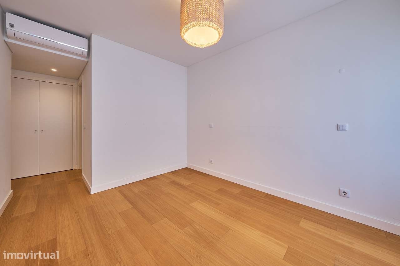 T4 Deslumbrante c/ Vista Tejo | One River Seixal-15