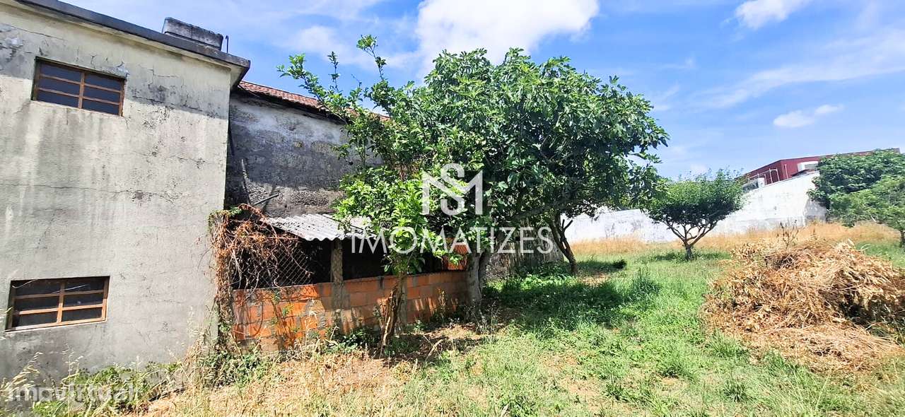 Moradia T3 para reabilitação total com grande potencial de valorização-11