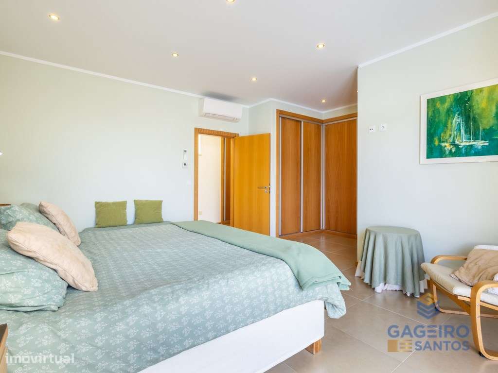 Moradia com piscina e terreno em São Martinho do Porto-24