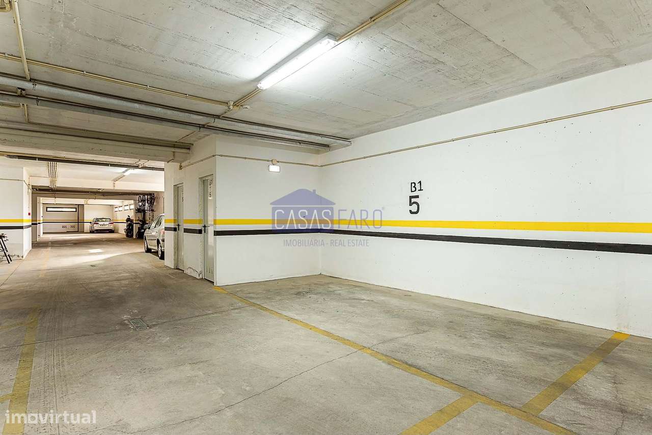 Apartamento T3 semi-novo nos arredores de Olhão na Zona Alta com estac-27