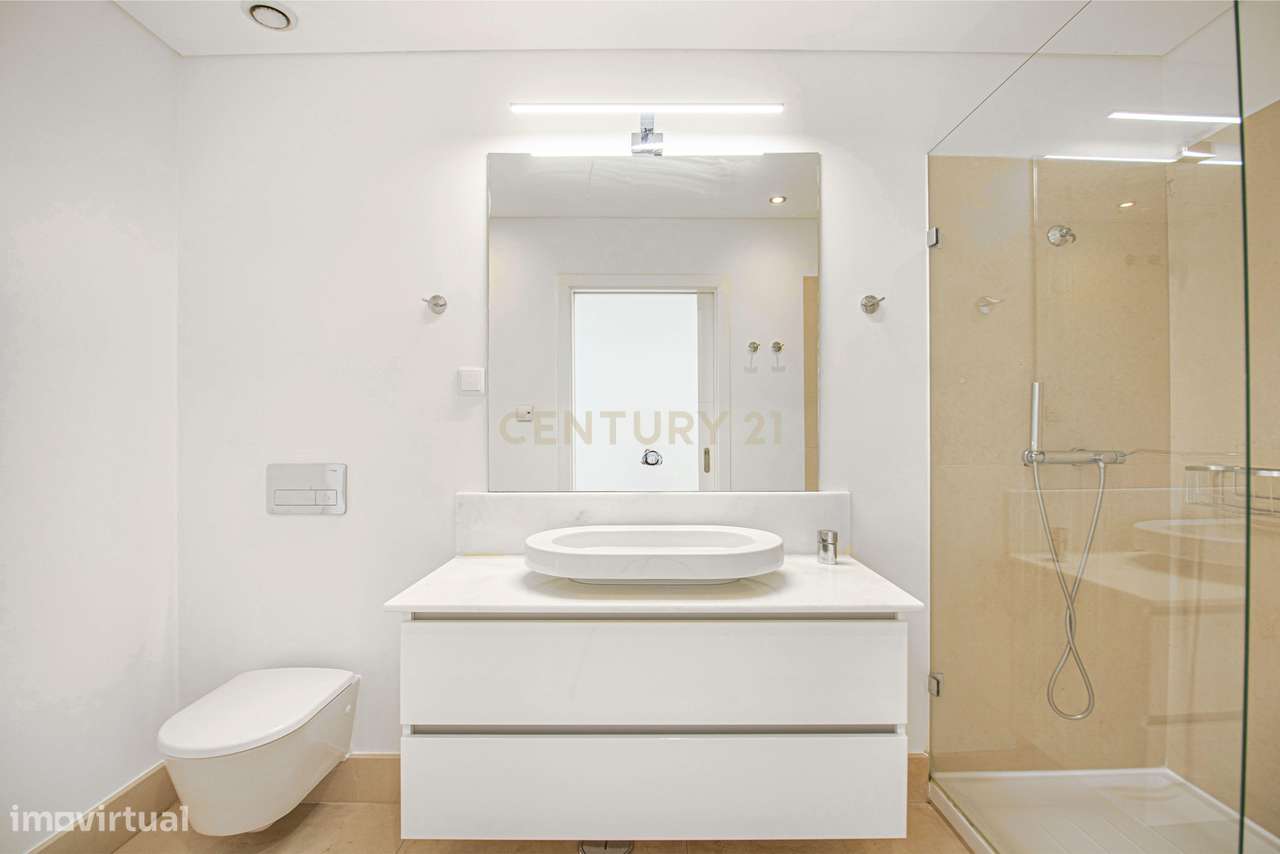 Apartamento T4 +1 com 272 m2 Vista Panorâmica em Lisboa e 3 Lugares de-14