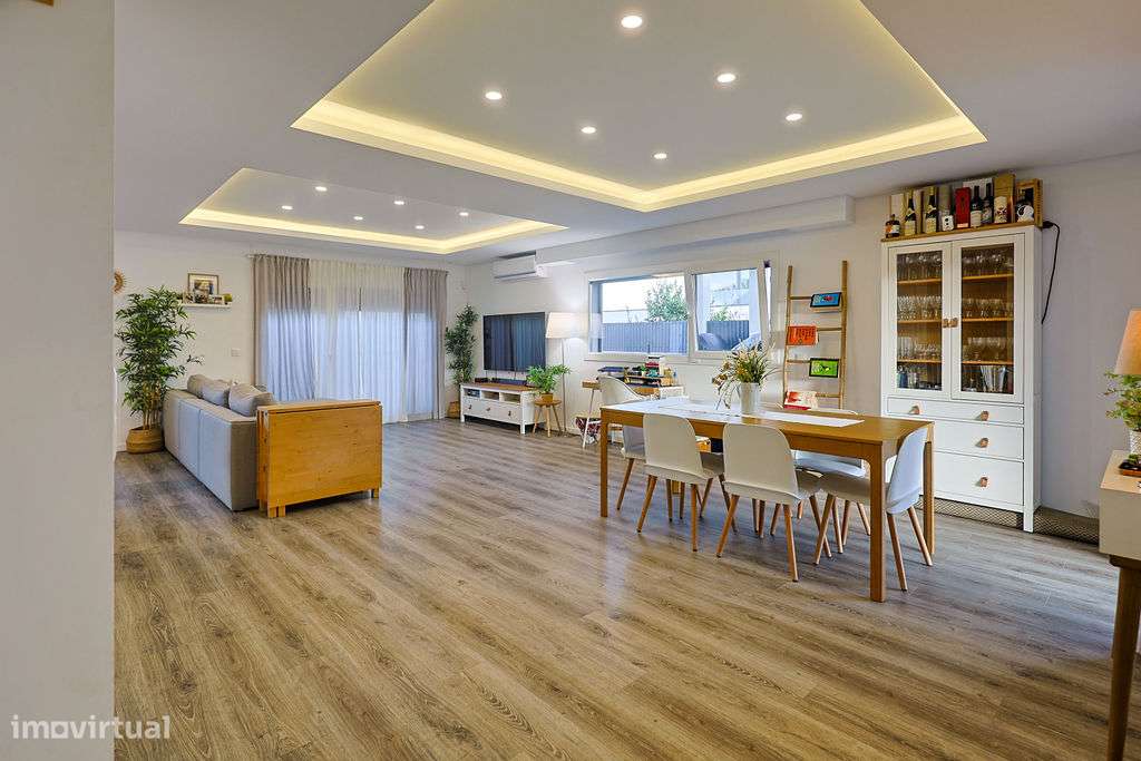 Moradia T4 com jardim, Fernão Ferro-12