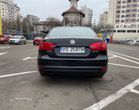 Volkswagen Jetta 2.0 TDI Highline - 3