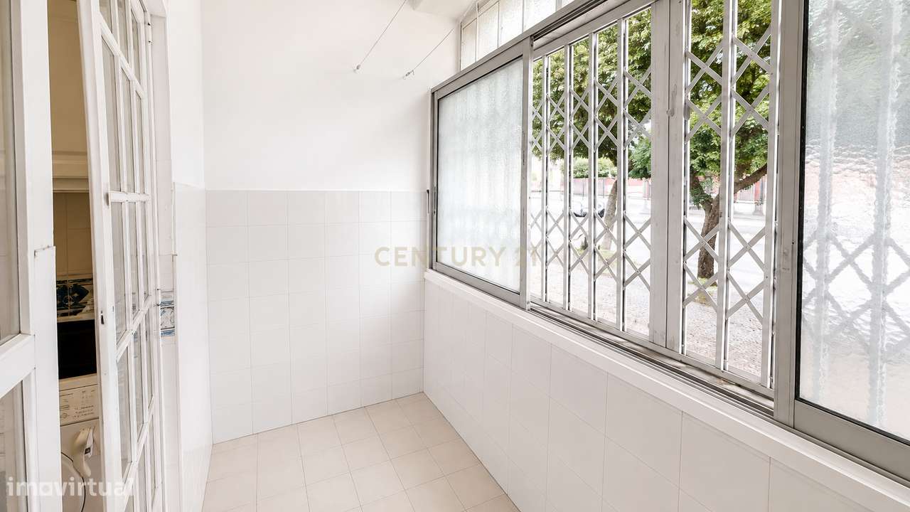 T1+1 com 86,98 m² junto ao Metro do Lumiar-7