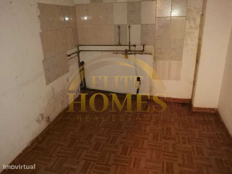 Moradia Bifamiliar com Potencial – Excelente Oportunidade de Investime-15