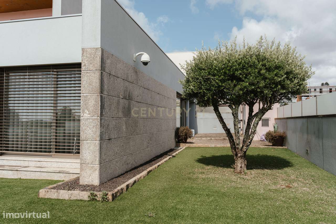 Moradia T3+1 com piscina - Sta. Maria da Feira - Grande imagem: 5/41