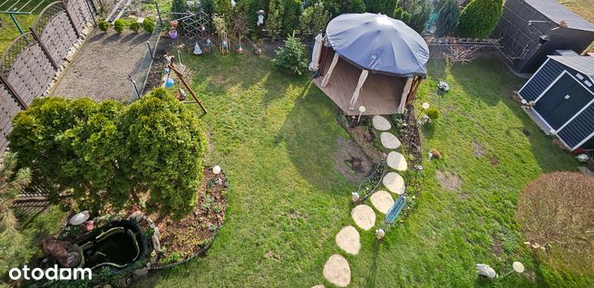 ZADBANY DOM Z OGRODEM – FUNKCJONALNA PRZESTRZEŃ | POŚWIĘTNE-15