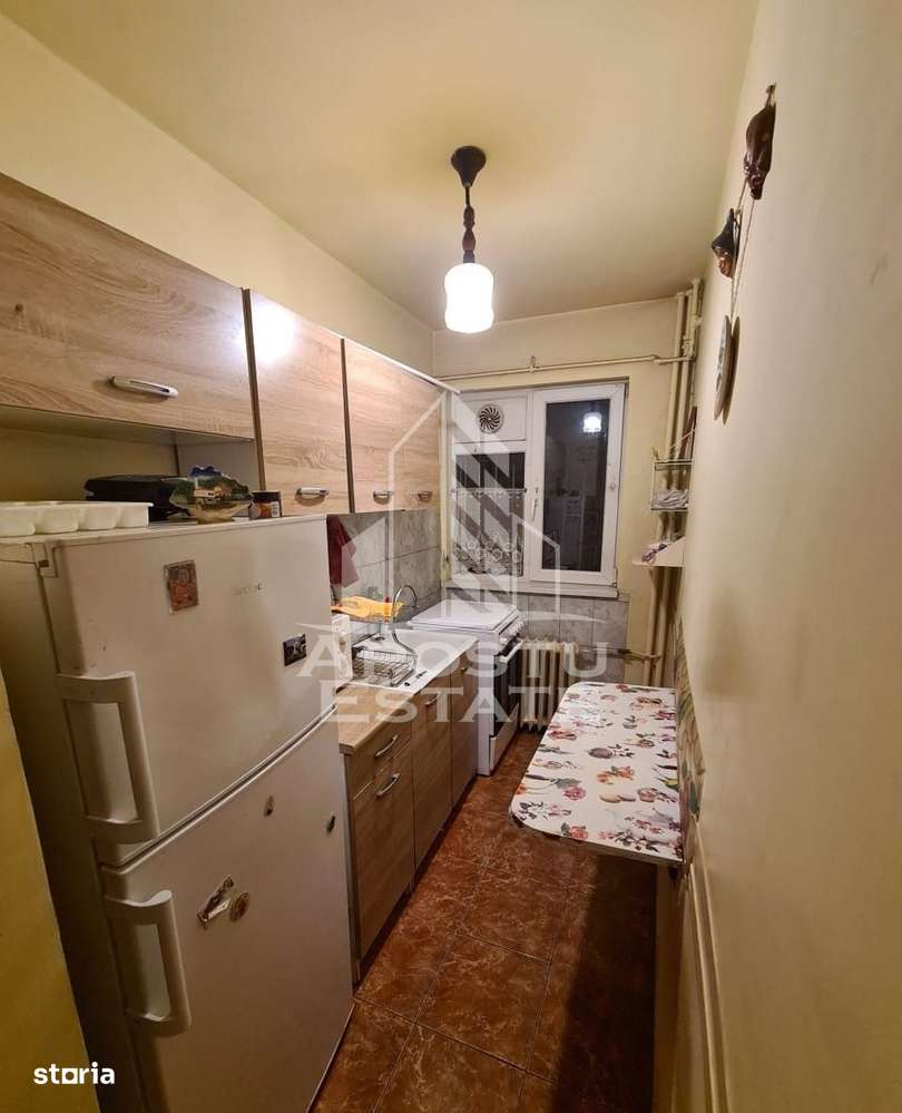 Apartament cu 3 camere, semidecomandat, parter inalt, zona Sagului - Imagine principală: 2/8