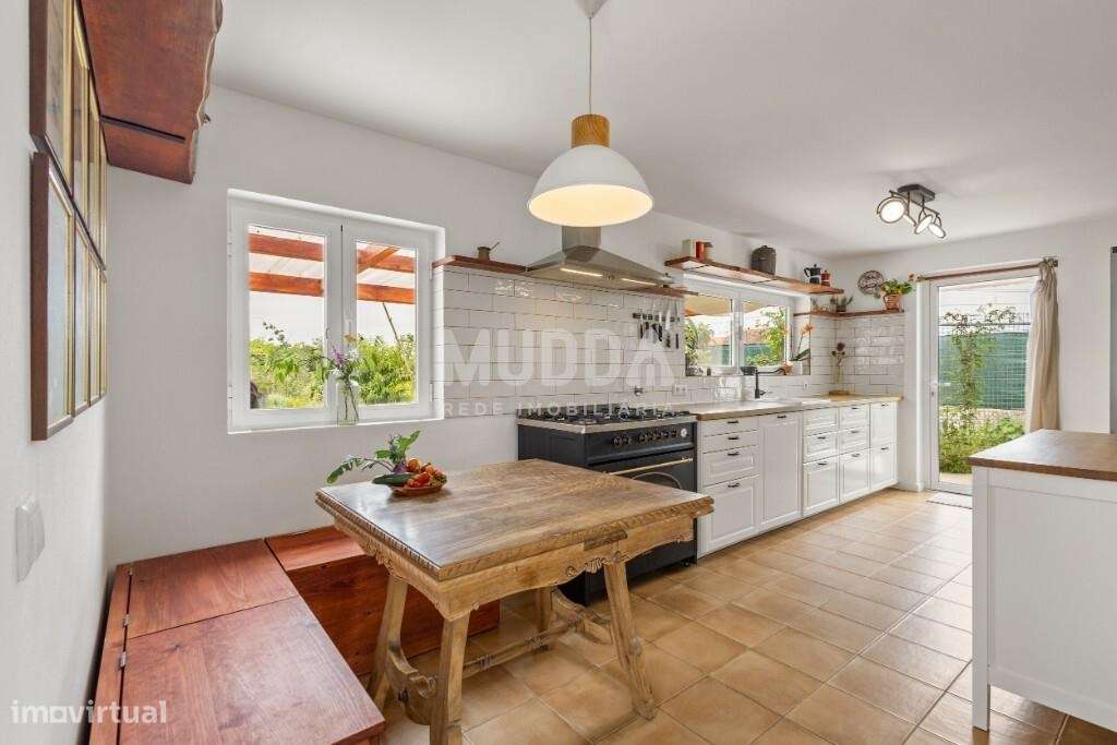 Moradia térrea T3 com anexos e terreno no Campo/Caldas da Rainha-16