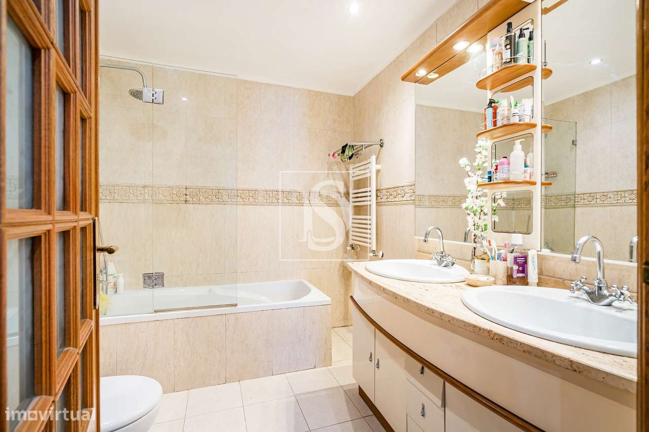 Moradia T5 em Manique de Cima com 3 Pisos-18