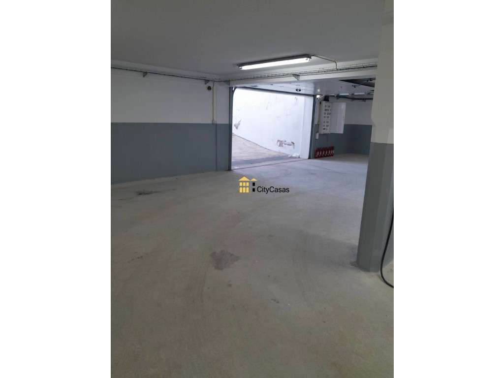Armazém/Garagem com 212 m2 | Centro de Gondomar - Grande imagem: 5/6