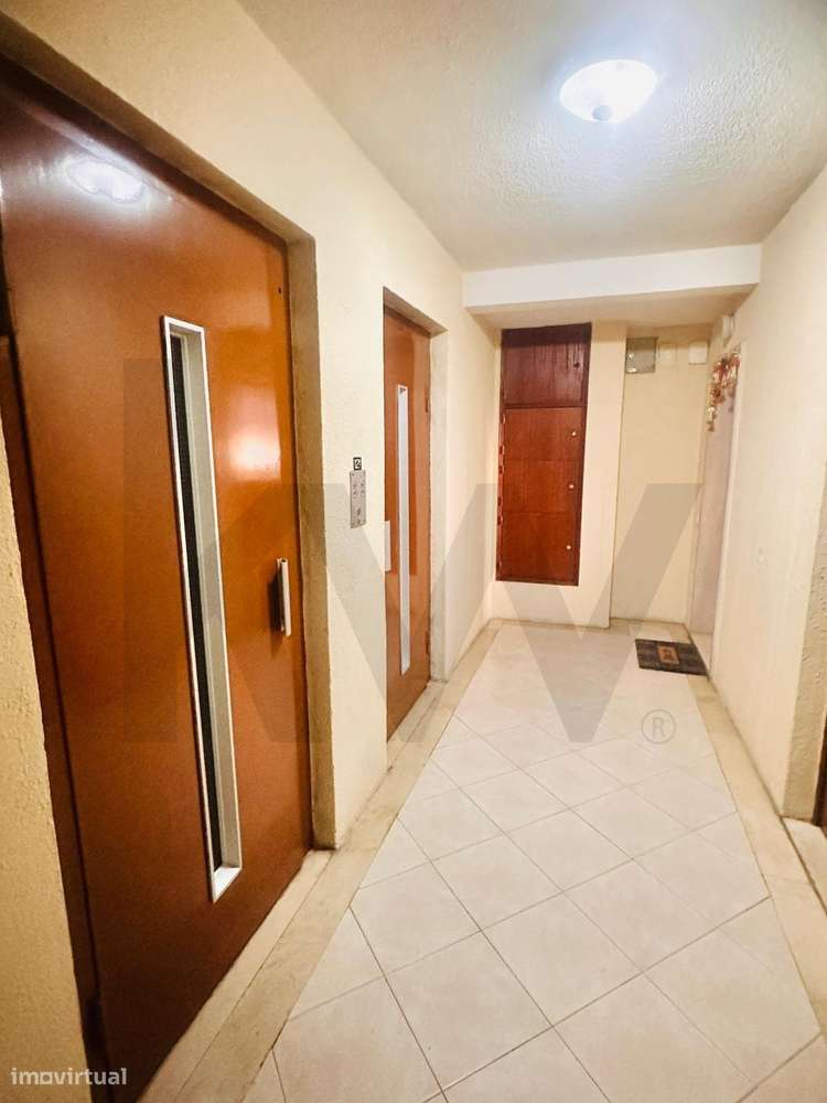 T4 no Último Piso com Terraço de 100m2 e Vista Panorâmica Deslumbrante-42