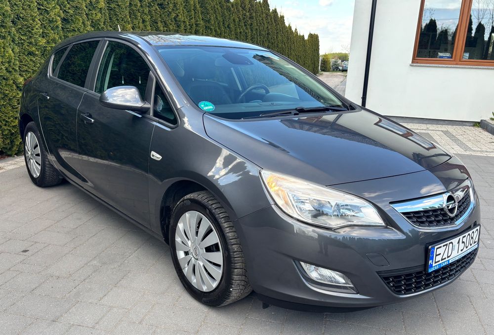 Opel Astra J 1.4 Turbo 150 Jahre 2012