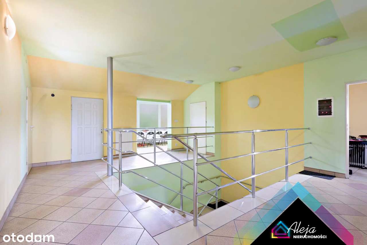 Uniwersalny Dom 350m.kw. czeka na Ciebie!-13