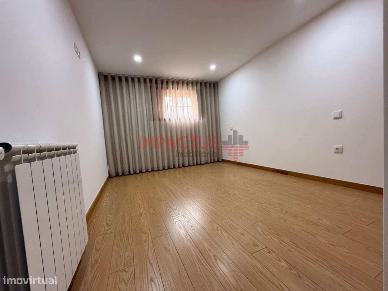 Imponente Moradia isolada com terreno de 1195m2-35