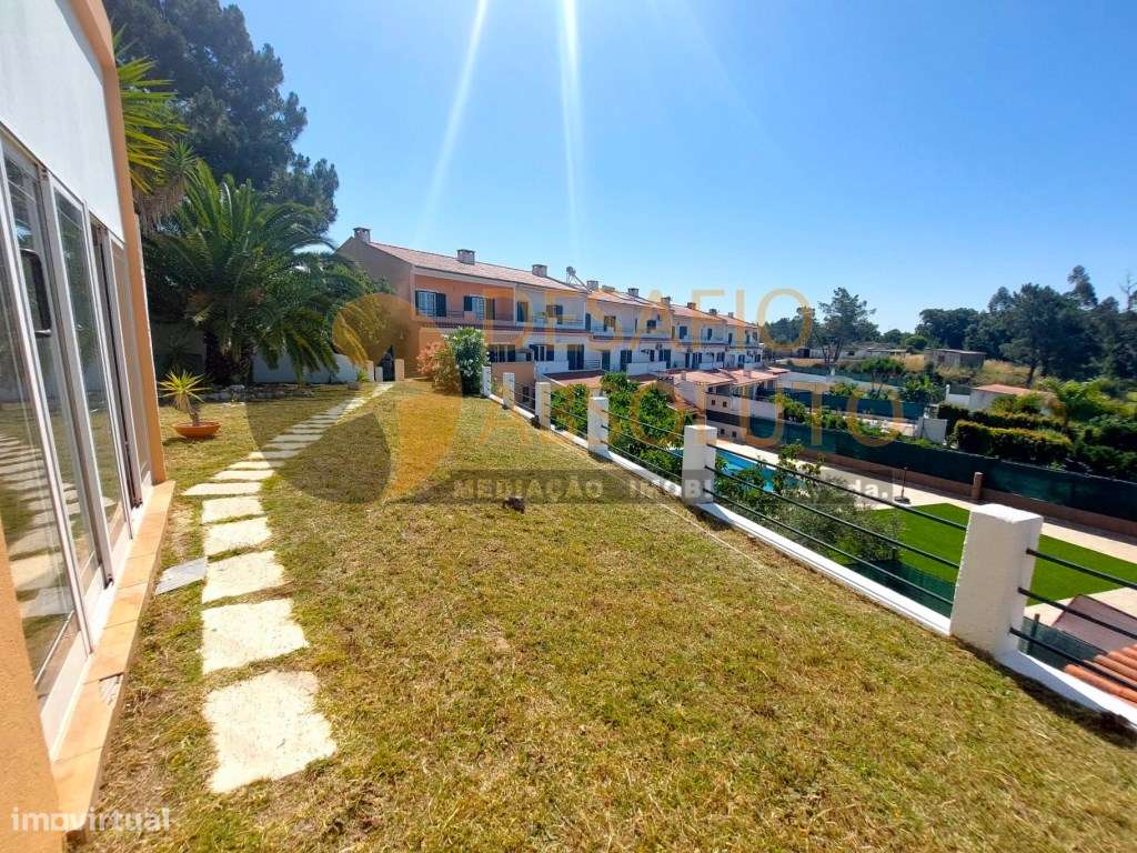 Moradia em Banda T4 c/ Piscina e Garagem. Quinta da Serralheira - S...-38