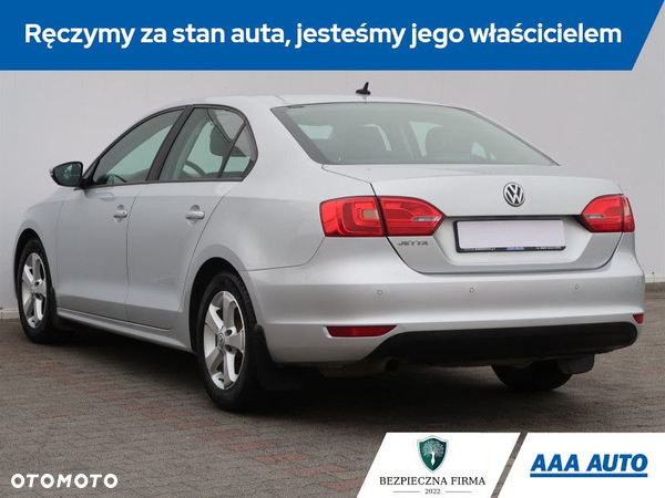 Volkswagen Jetta - 5