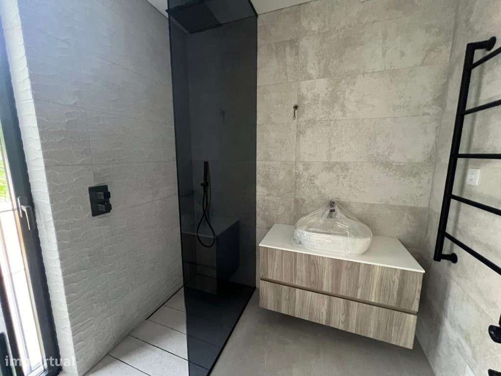 Moradia Nova T3 em Loulé

Descubra esta magnífica moradia T3 de a...-14