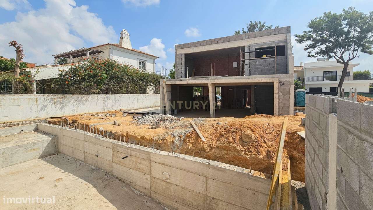 Moradia T4 | Contemporânea | Gambelas | PIscina Aquecida - Grande imagem: 5/36