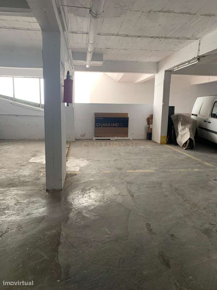 Lugar de Estacionamento à venda no centro da Costa da Caparica - Grande imagem: 4/7